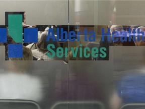 Logotipo de Alberta Health Services.