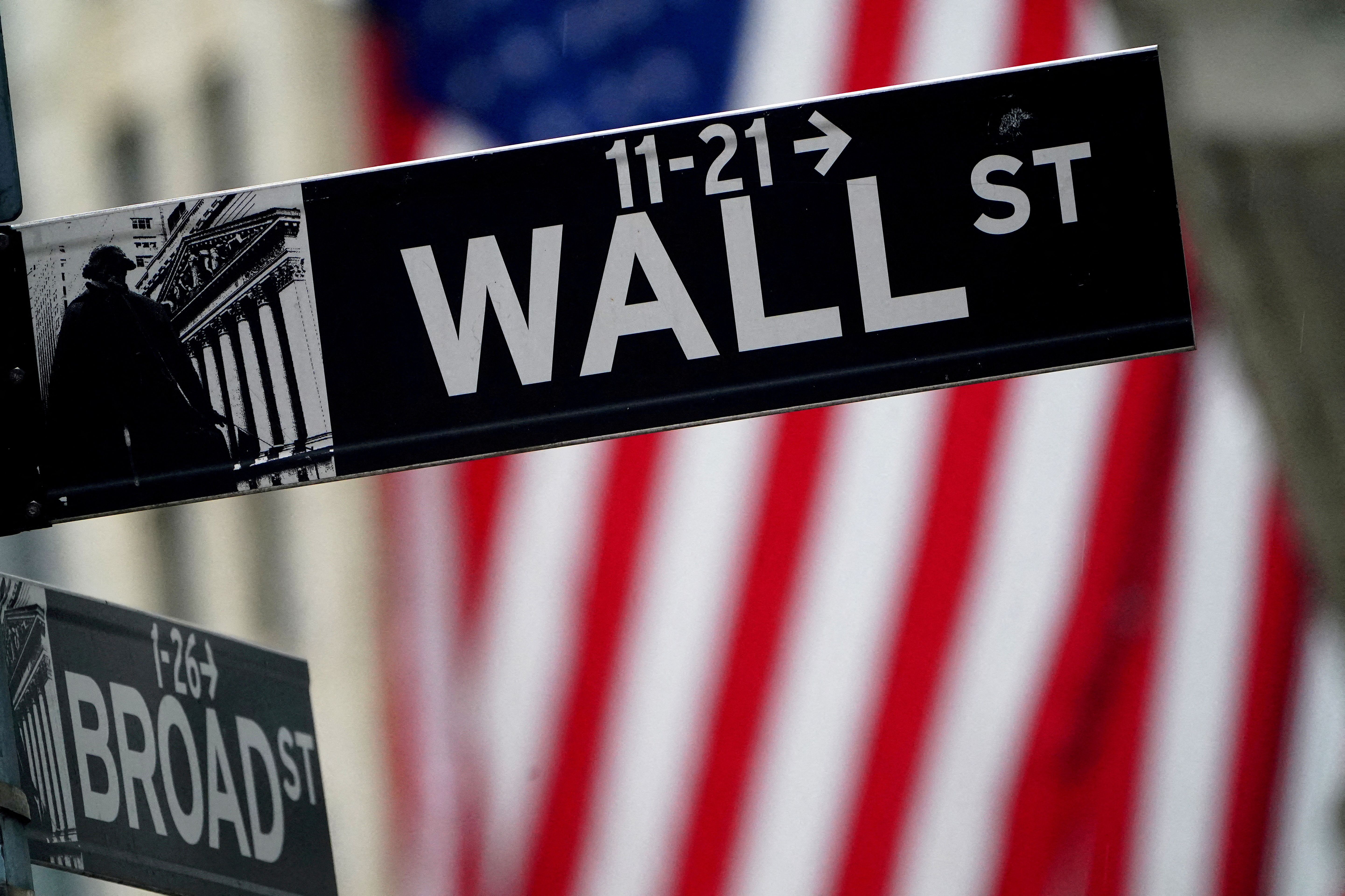 Imagen de un cartel de Wall Street fuera de la Bolsa de Valores de Nueva York en la Ciudad de Nueva York