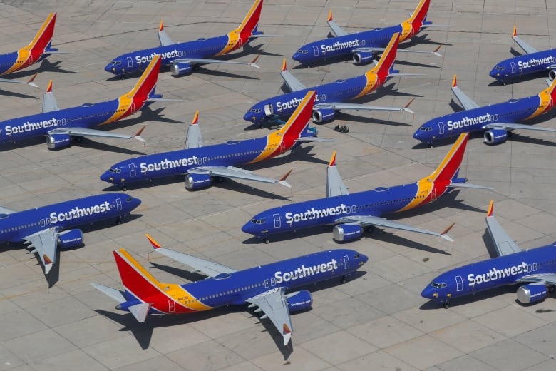 Boeing les está diciendo a algunos clientes del 737 MAX que aborden un posible problema eléctrico