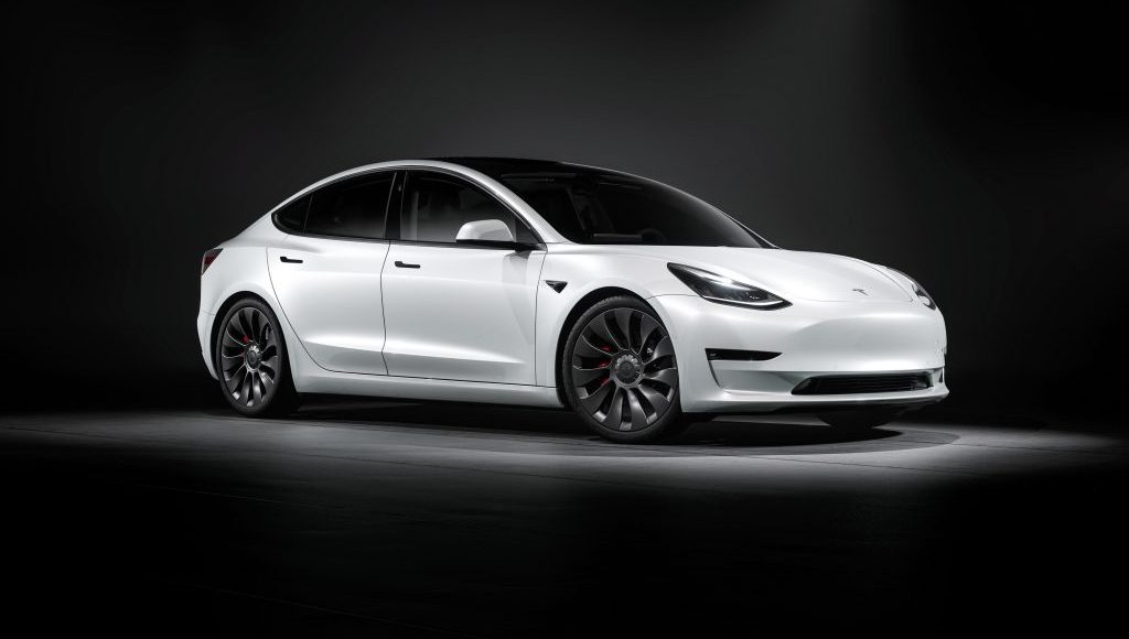 Tesla India está contratando ejecutivos para liderar la misión a medida que más fabricantes de automóviles tradicionales se unen a la refriega