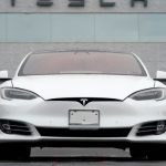 La víctima del accidente había publicado videos mientras conducía Tesla en piloto automático.