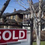 Venta de viviendas en Toronto, precios caen a medida que la competencia disminuye en abril