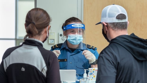 El Ejército opera una clínica de vacunación COVID-19 en el Centro de Convenciones de Halifax