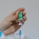 Las existencias de vacunas caen después de que la dosis de Novavax demuestre ser altamente efectiva