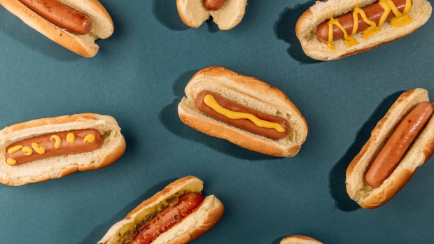 Esta es la razón por la que los hot dogs y los bollos no vienen en cantidades iguales