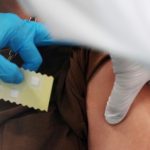 Japón anuncia dos muertes después de recibir dosis de vacuna COVID-19 contaminada