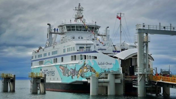La compañía dice que los pasajeros y empleados de BC Ferries no están sujetos a las reglas federales de vacunación.