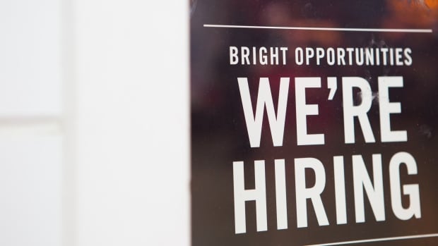 Canadá agregó 31.000 puestos de trabajo en octubre, lo que redujo la tasa de desempleo al 6,7%.