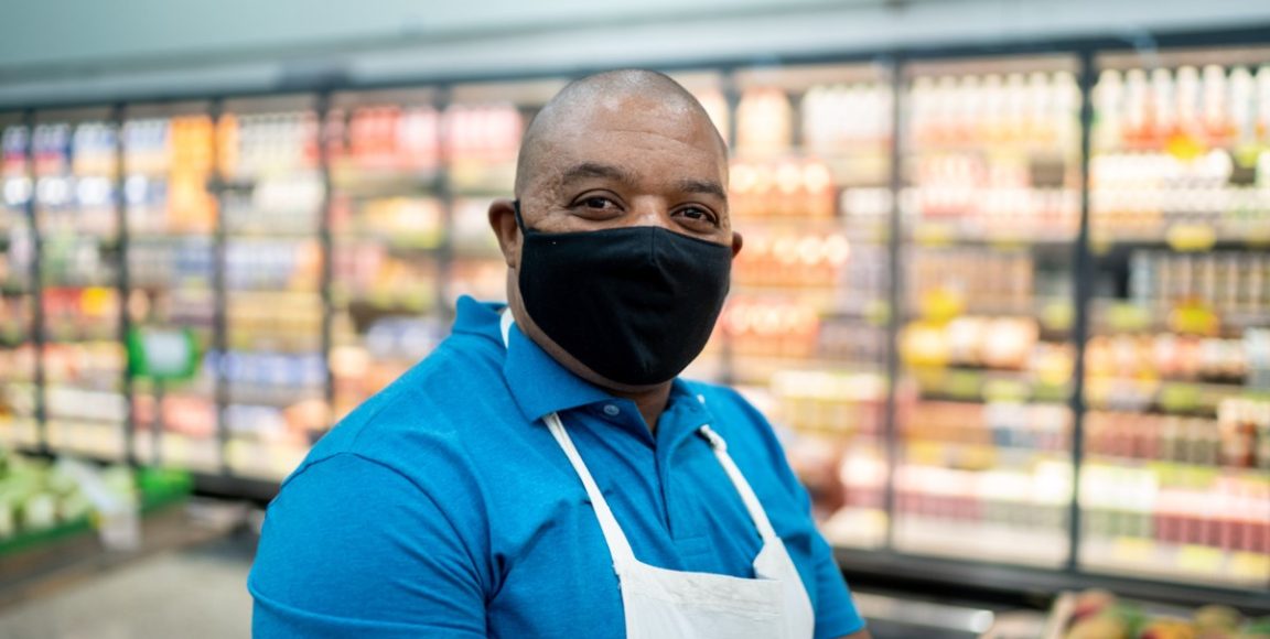 Cartel impacta a los compradores en una tienda de comestibles en Burnaby