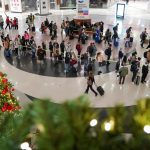 Covid: 4.500 vuelos cancelados durante el fin de semana de Navidad – en vivo |  Noticias sobre la pandemia del virus corona