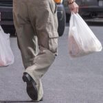 La prohibición de Vancouver de las bolsas de plástico y las tarifas de los vasos de un solo uso entra en vigor el sábado