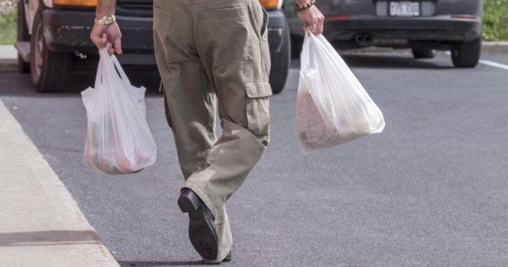 La prohibición de Vancouver de las bolsas de plástico y las tarifas de los vasos de un solo uso entra en vigor el sábado
