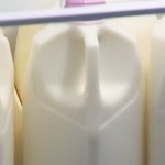 BC implementa un depósito del 10 por ciento en paquetes de leche y leche alternativa 1 de febrero