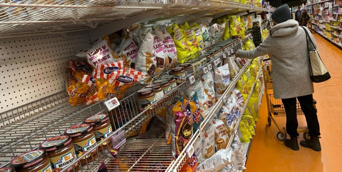 Los bocadillos de la marca Frito-Lay regresan a las tiendas Loblaw después de que se resuelve la disputa por el precio