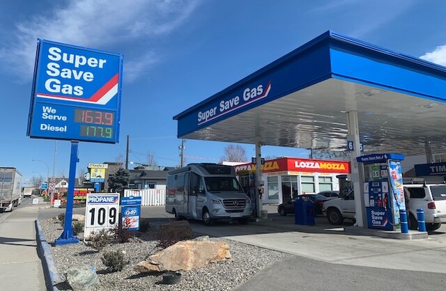Los precios de la gasolina caen aún más en Vernon, mientras que otras ciudades del interior pagan hasta 28 centavos por litro – Vernon News