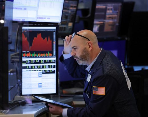 Las acciones retoman pérdidas después de que el S&P 500 cerrara en su nivel más bajo desde marzo de 2021