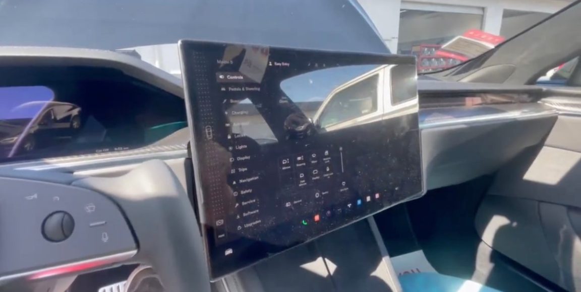 Tesla actualiza el Model S/X con una nueva pantalla giratoria para una mejor experiencia de visualización en el automóvil
