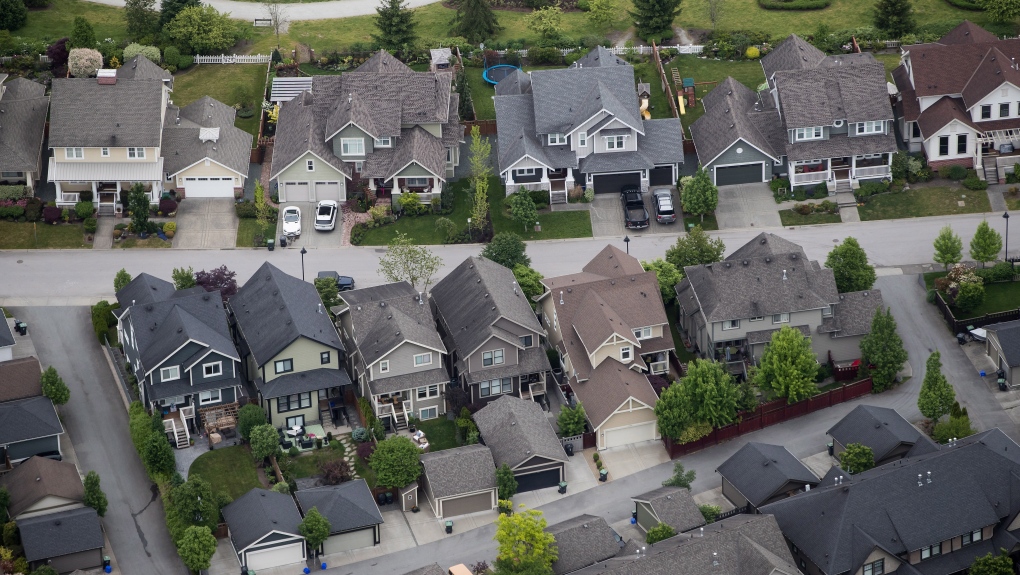 Informe: los precios de las viviendas en Canadá podrían caer un 15 por ciento para diciembre de 2023