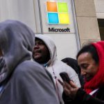 Microsoft calma los temores del mercado con un fuerte pronóstico de crecimiento de los ingresos Por Reuters