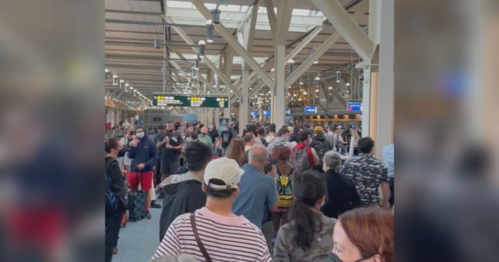Grandes retrasos en el aeropuerto de Vancouver por falta de personal de seguridad
