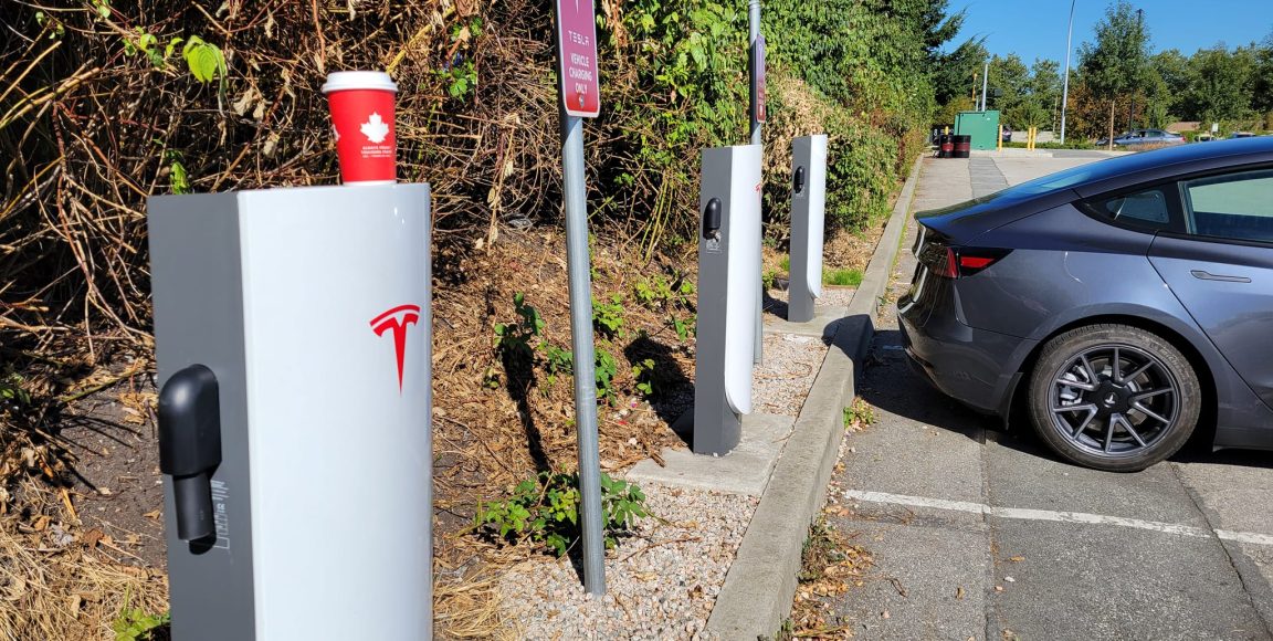 Cortan los cables del supercargador de Tesla en Surrey [Update]