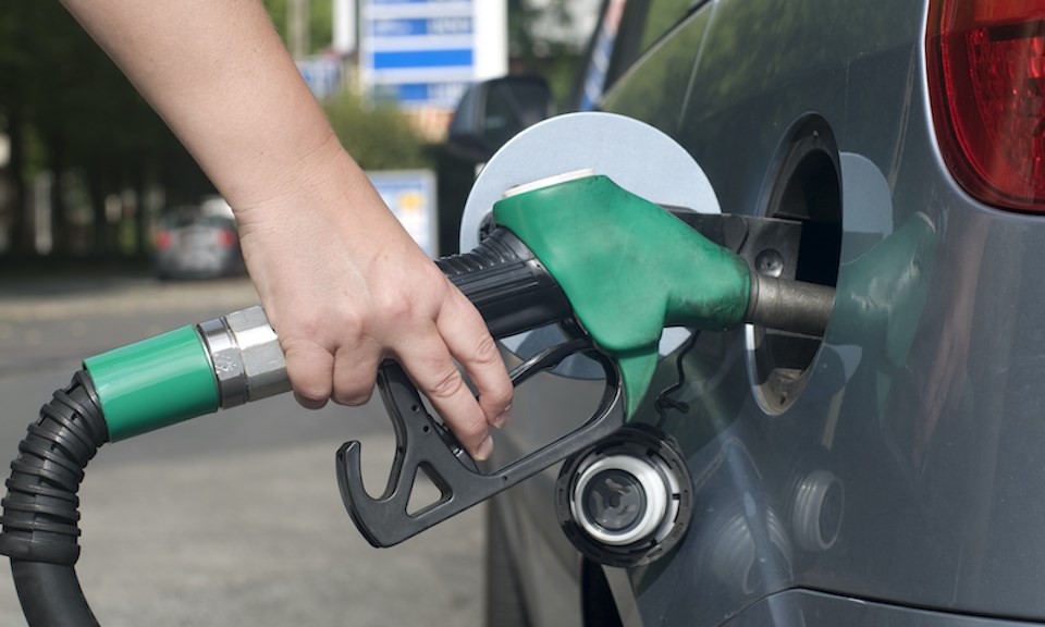 Precios de la gasolina en BC: Repostar en Vancouver cuesta $40 más que en Toronto