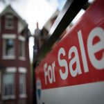 Las ventas de viviendas han bajado en la Columbia Británica, pero los precios no están bajando en todos los mercados