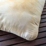 Las mejores maneras de mantener las almohadas limpias y frescas: una «solución simple» para las manchas amarillas