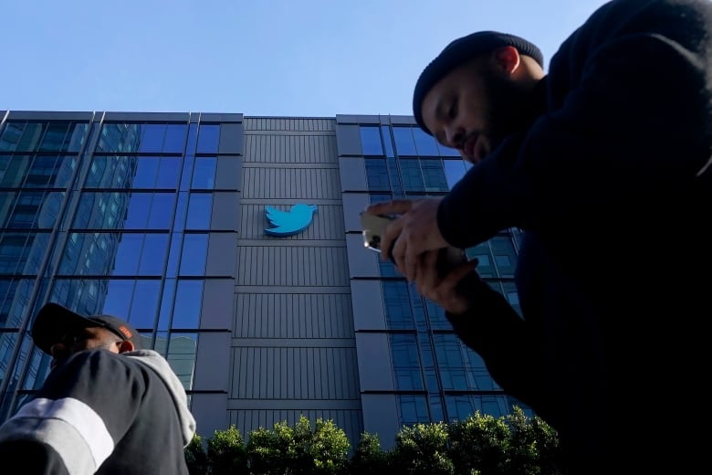 Los usuarios de Twitter pronto podrán comprar una marca de verificación azul ‘Como una celebridad’ por $ 8 por mes